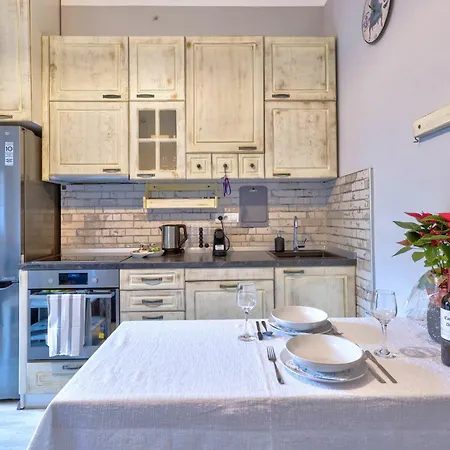 Royal Street Retreat * Belgrade