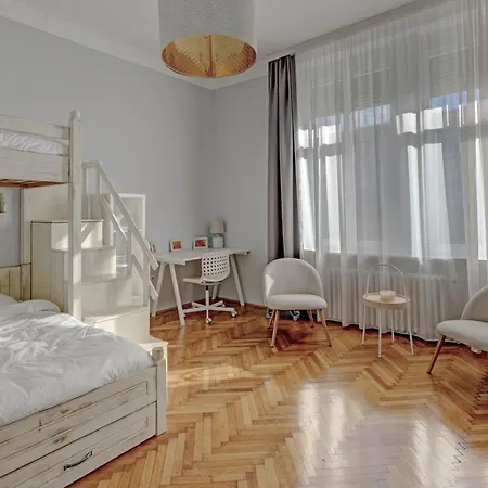 Royal Street Retreat Apartment *
